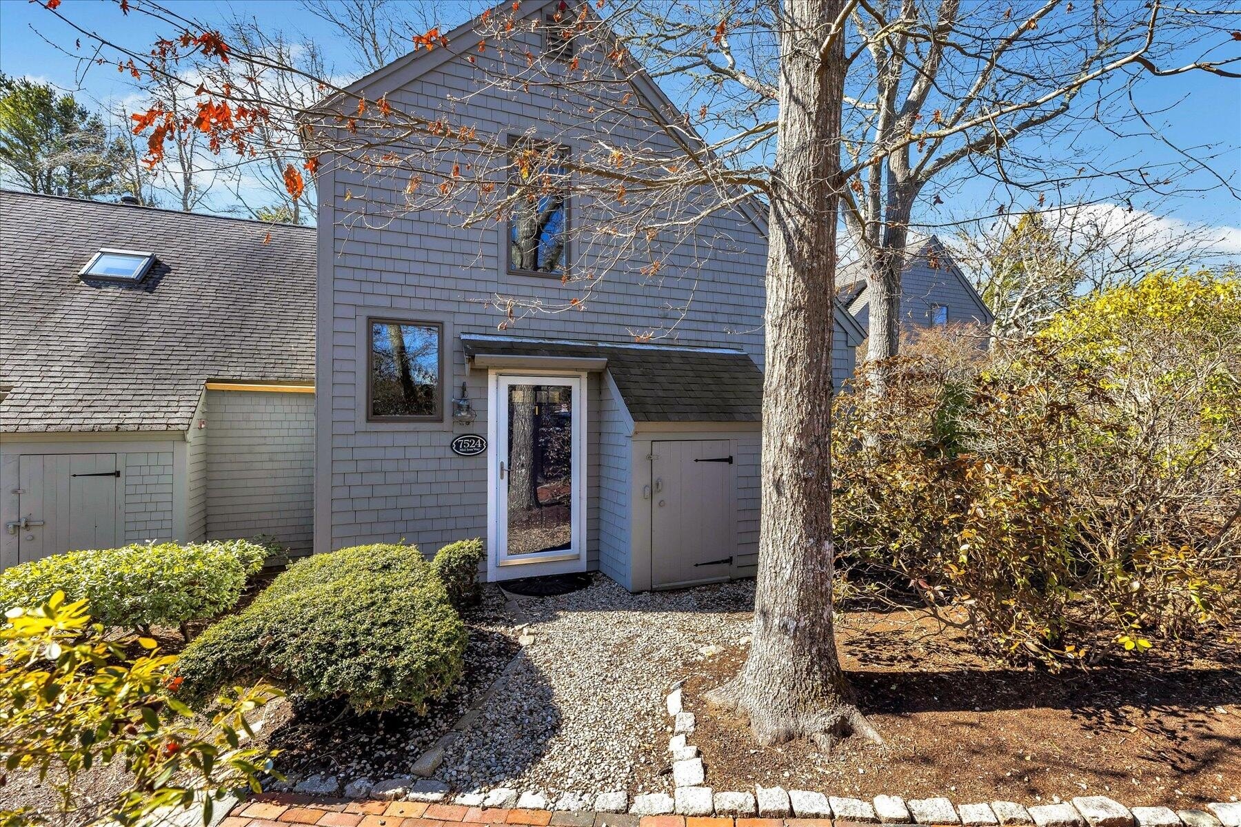 68 mid-iron way # 7524, mashpee,  MA 02649